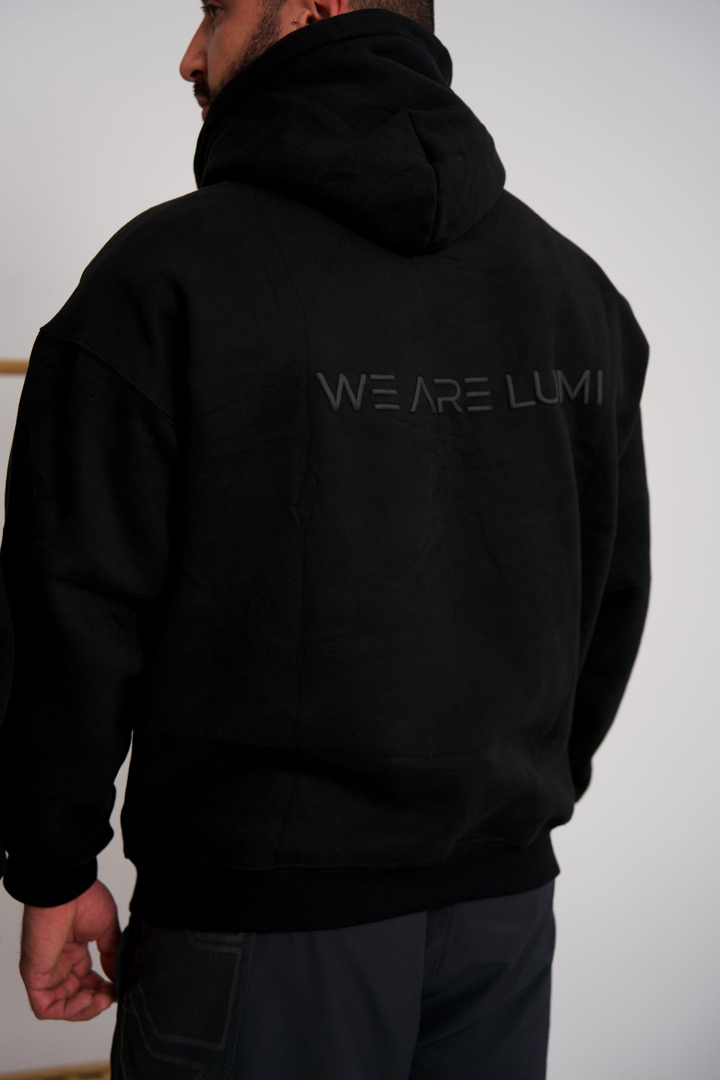 UNISEX HOODIE IN BLACK