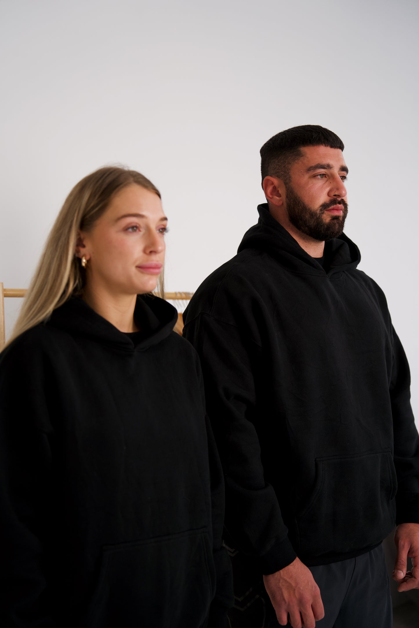 UNISEX HOODIE IN BLACK